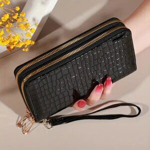 Elegant Crocodile Pattern Black Wallet with Zipper